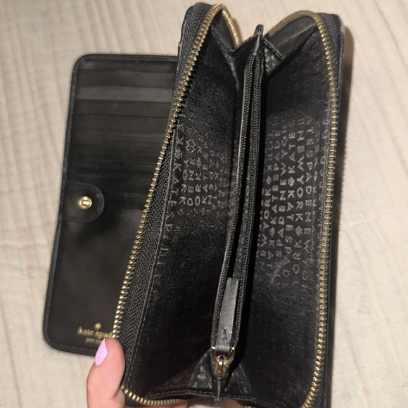 Black Kate spade ♠️ wallet - Picture 3 of 4